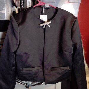 NWT ladies cropped jacket size medium brand is "Divided"